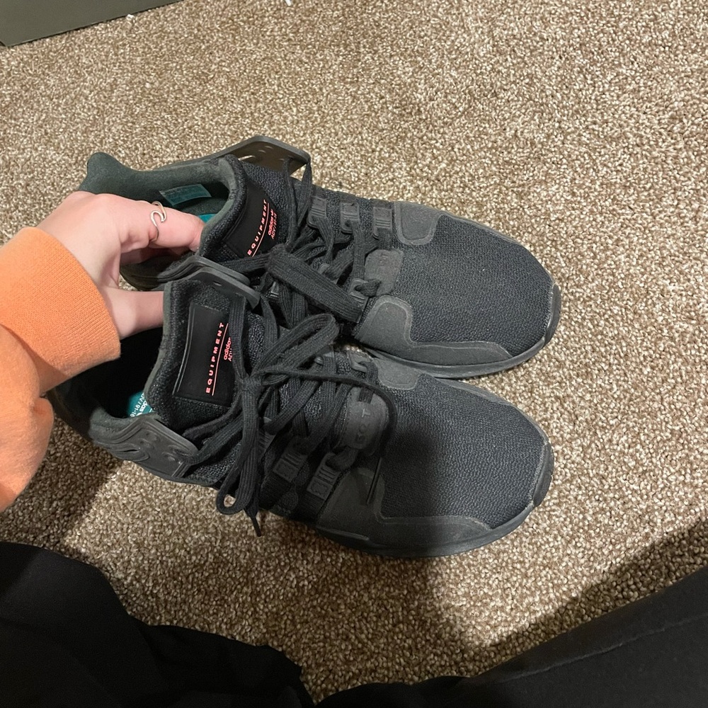 Black adidas sneakers good condition